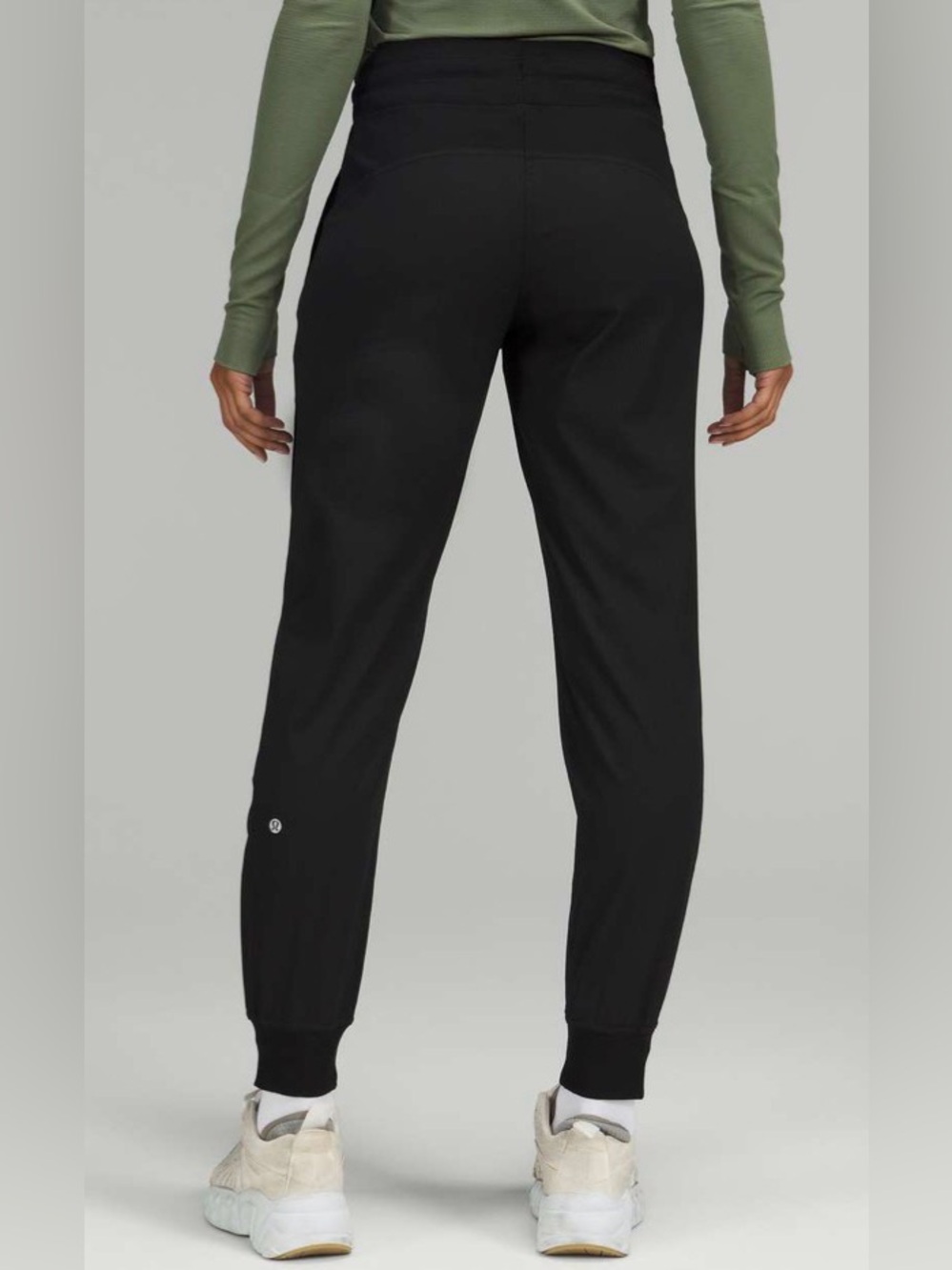 Lululemon Black Dance Studio 29” Inseam Mid-Rise Jogger Size 4 White Logo 💎EUC